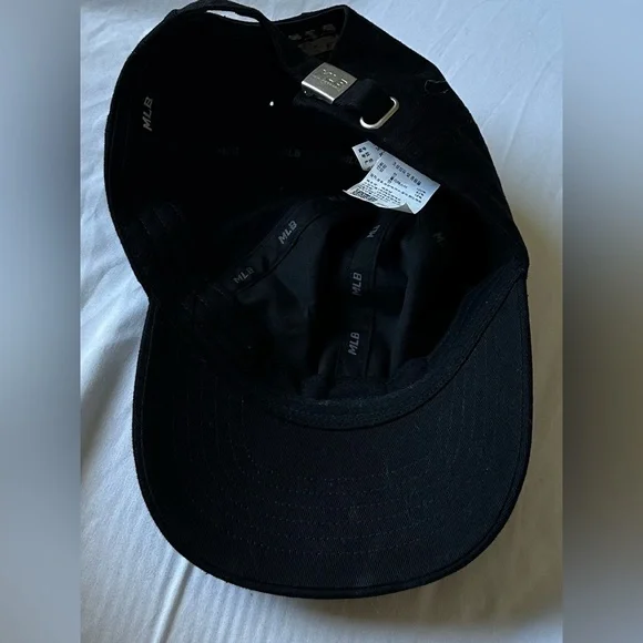 MLB Korea New York Yankees Black and White Logo Baseball Cap - Picture 2 of 3